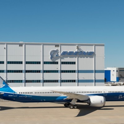 Boeing debuts the 787-10 Dreamliner