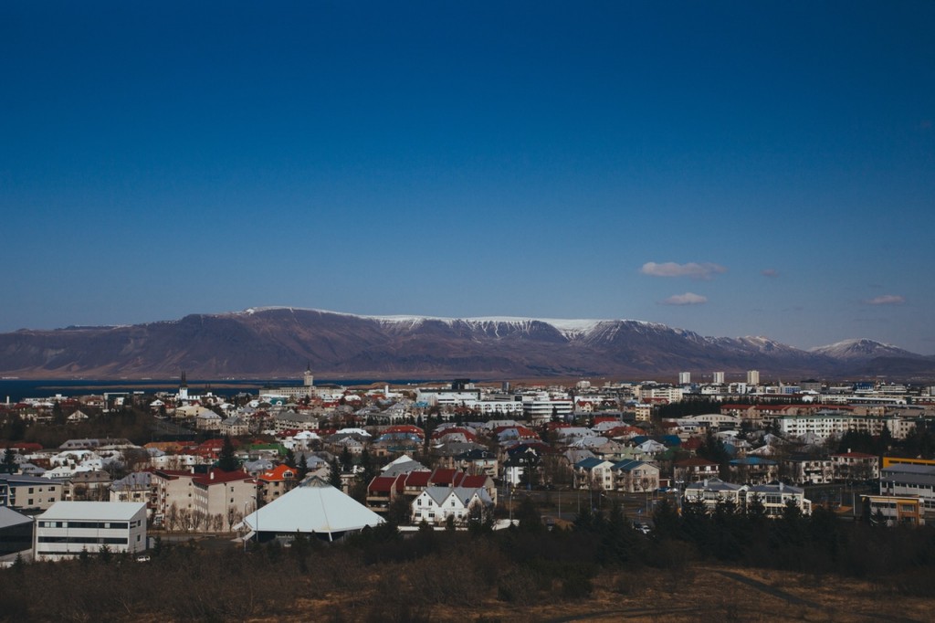 iceland-city-mountains-village