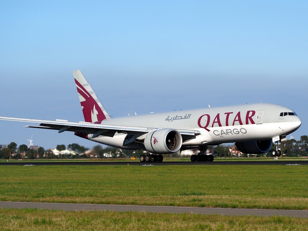 qatar-airways-867776_1280