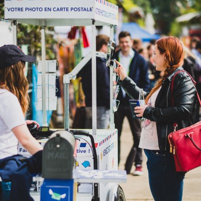 Postmii, a French travel startup places the delivery tricycles in the best touristic attractions