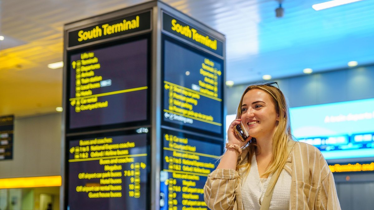 ixigo Smart Lock agentic AI locking a flight fare on a phone screen