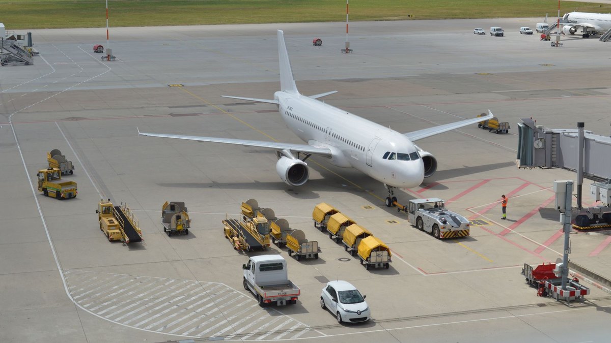 IndiGo aircraft at an Indian airport gate, the carrier behind the Q2 results